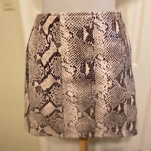 NWOT Le Lis  Collection - Lovely brown & cream faux snake skin mini skirt, S